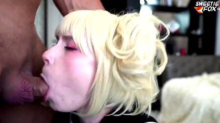 Милая девка в образе японской студентки хорошо сосет