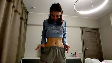 Милая сводная сестричка хочет на большой член