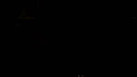 Девка с косичками сосет хер и садится на него киской