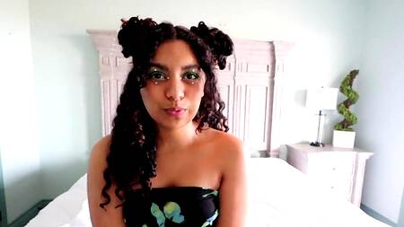 Большой и крепкий член для индийской красотки