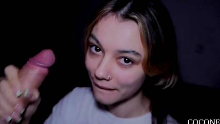 Стройная милашка кончает от толстого хуя сводного братика