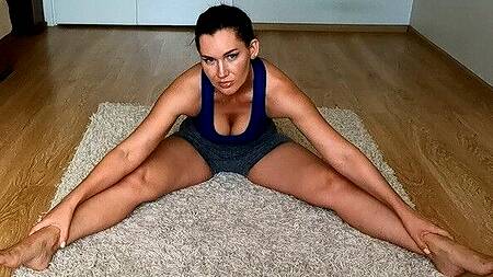 Убеждает мачеху, что жаркая ебля намного полезнее спорта