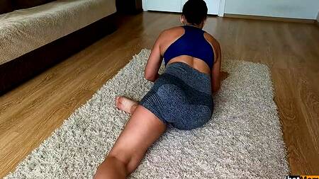 Убеждает мачеху, что жаркая ебля намного полезнее спорта