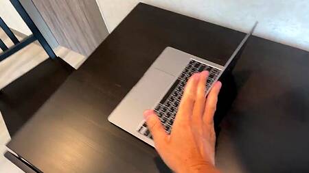 Босс просит показать сиськи и страстно ебет подчиненную