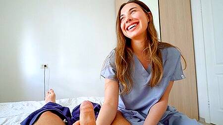 Прекрасная медсестра трахается по собственному желанию