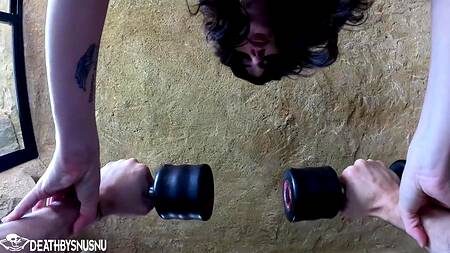 Лосины порвались на тренировки и это привело к сексу