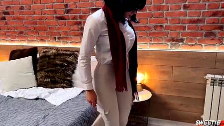 Косплеерша в образе Микасы из Атаки Титанов трахается с качком