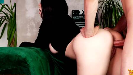 Давай, снимай трусы, красотка хочет сосать и ебатсья