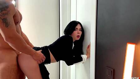 Подвез красотку и получил секс с ней в награду