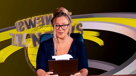 Рыжую актрису трахает продюсер на презентации фильма