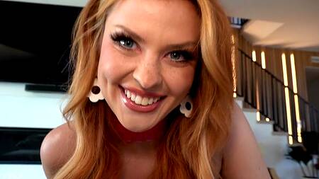 Рыжая коспеерша соблазняет сводного брата на еблю