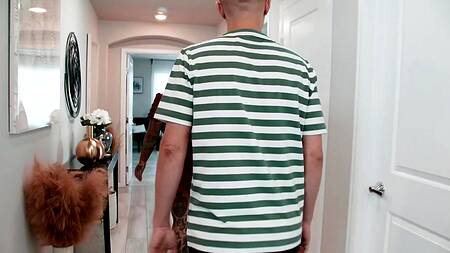 Жаркая азиатка демонстрировано моется и соблазняет на секс