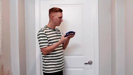 Жаркая азиатка демонстрировано моется и соблазняет на секс