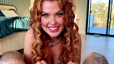 Рыжая подружка стесняется признаться, что ей хочется секса