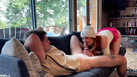 Сводная сестра в шапке хочет на член братика