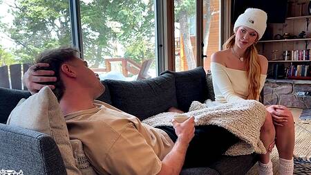 Сводная сестра в шапке хочет на член братика