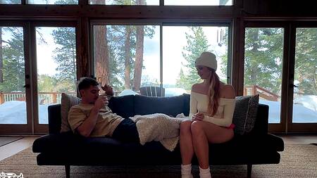 Сводная сестра в шапке хочет на член братика