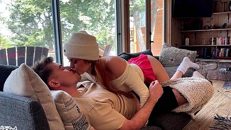 Сводная сестра в шапке хочет на член братика