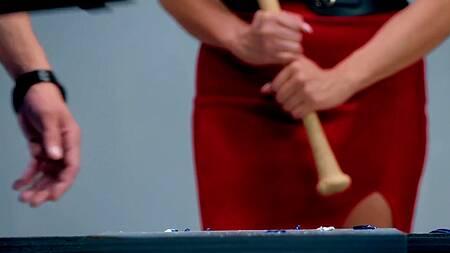 Жена разносит комнату и ебется с другим в борьбе со стрессом