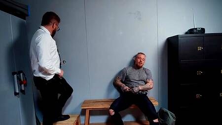 Студентки сосут член учителя через дыру и ебется с ним