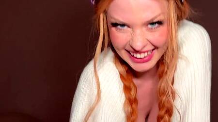Рыжая подруга с косичками предлагает парню секс