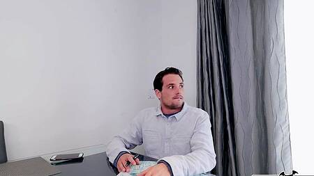 Мачеха дает потрогать силиконовые сиськи и не только