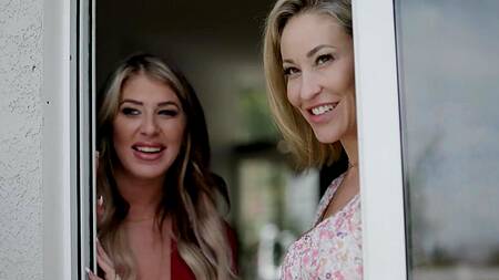 У мамки прекрасная подруга, которая жарко трахается