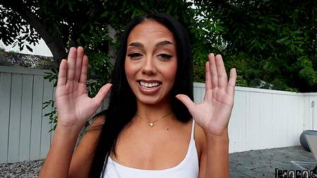 Смуглой худышке понравилась агрессивная ебля с мужиком