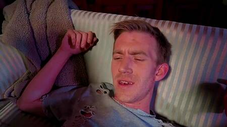 У парня большой хуй и милфа хочет им воспользоваться