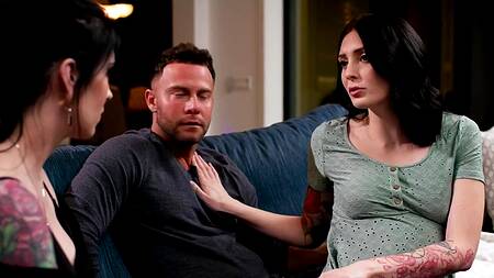 Беременная жена не может трахаться, зато может её подруга