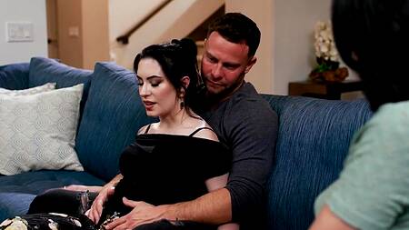 Беременная жена не может трахаться, зато может её подруга