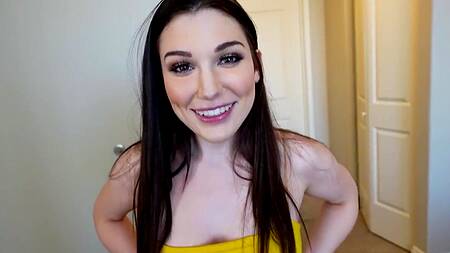 Спорт отменяется, красотка в розовых шортах возбудилась и хочет ебли