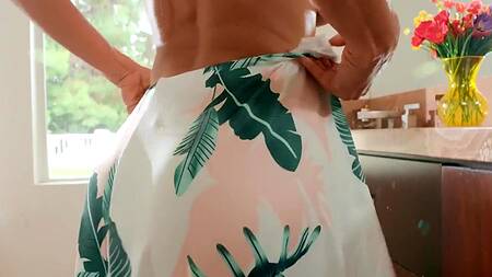 Бизнес партнер увидел голое тело зрелой красотки