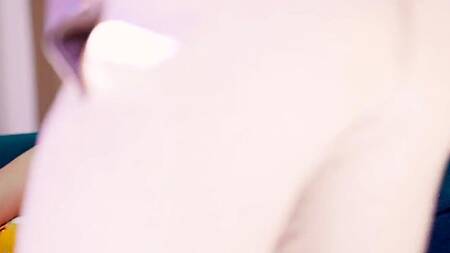 Красивая подруга предлагает уединиться и трахнуться