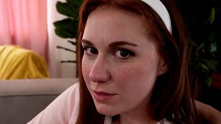 Милая падчерица аж плачет, так ей хочется секса с отчимом