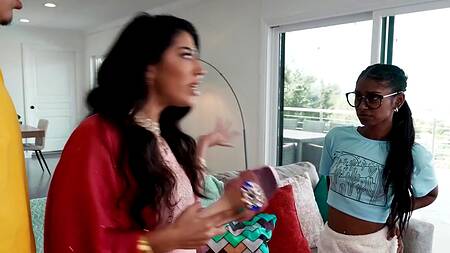 Пацан не отказывает красивой мамке девушке индианки