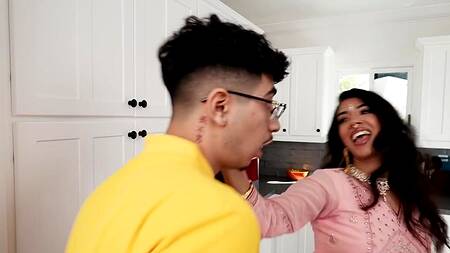 Пацан не отказывает красивой мамке девушке индианки