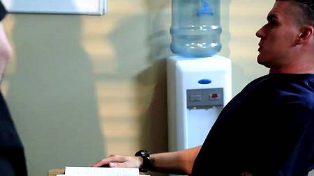 Заигрывания со студентом приводят к жаркой ебле