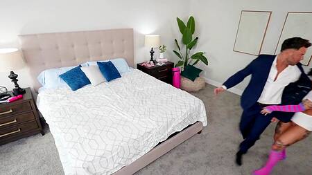 Неформалка фурри занимается квадробикой и жарко трахается