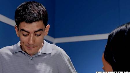 Училка приходит к студенту в общагу и ебется с ним