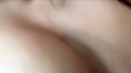 Большая натуральная грудь сестры возбуждает брата