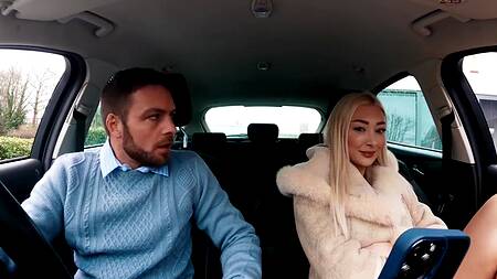 Новая девушка брата очень горячая, её нужно срочно выебать