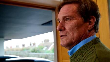 Новая девушка брата очень горячая, её нужно срочно выебать