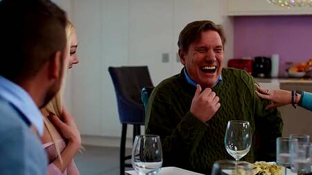 Новая девушка брата очень горячая, её нужно срочно выебать