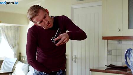 Частный детектив выясняет, жена всё-таки изменяет мужу