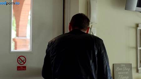 Частный детектив выясняет, жена всё-таки изменяет мужу