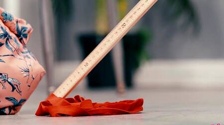 Училка догадалась об ориентации студентки и вылизала её пизду