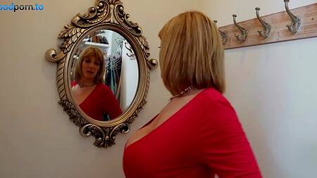 Пришла за новой одеждой, а трахнулась с молодым негром