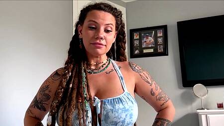 Сводная сестра хиппи за идею свободной любви