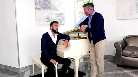 Падчерицы после выпускного соблазнят отчимов на групповуху